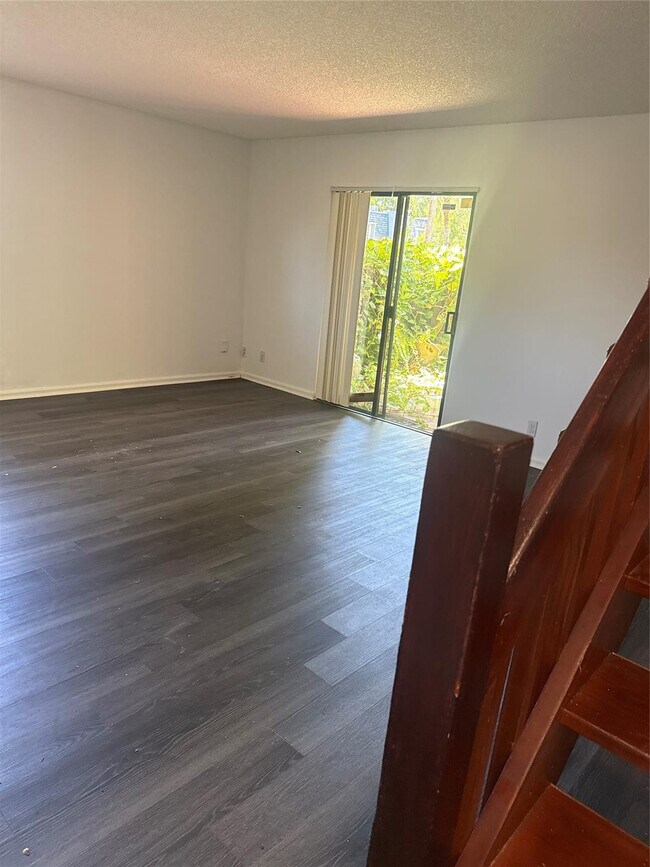 Photo - 115 San Remo Blvd