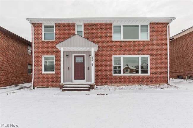 Building Photo - 2539 Warrensville Center Rd Unit Down