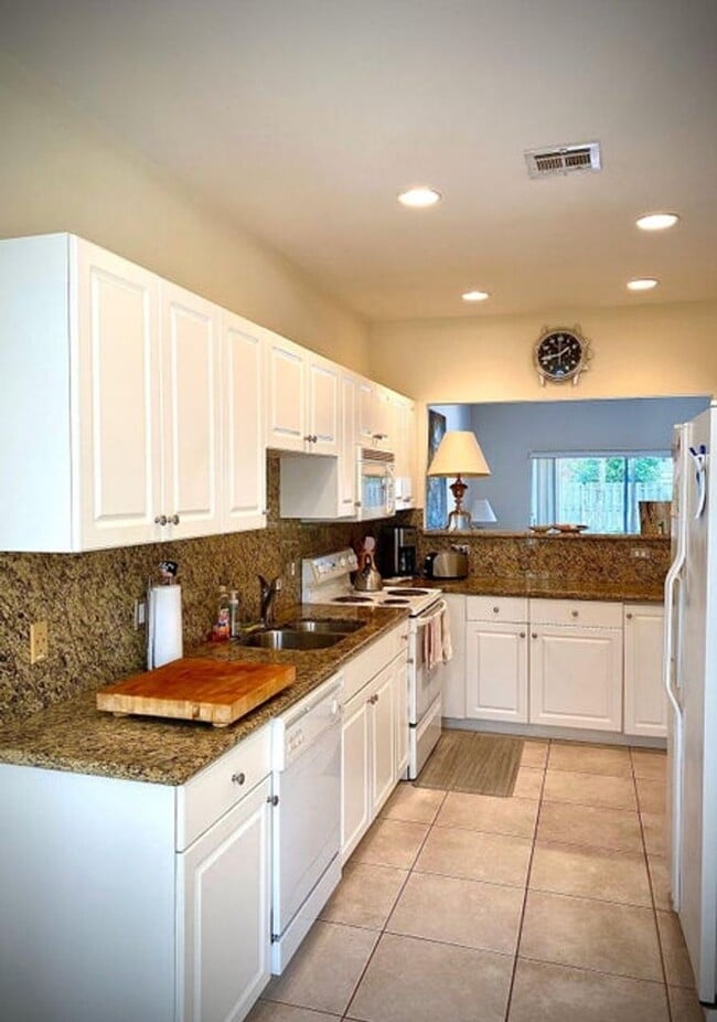 Photo - 619 NE 7th Ave