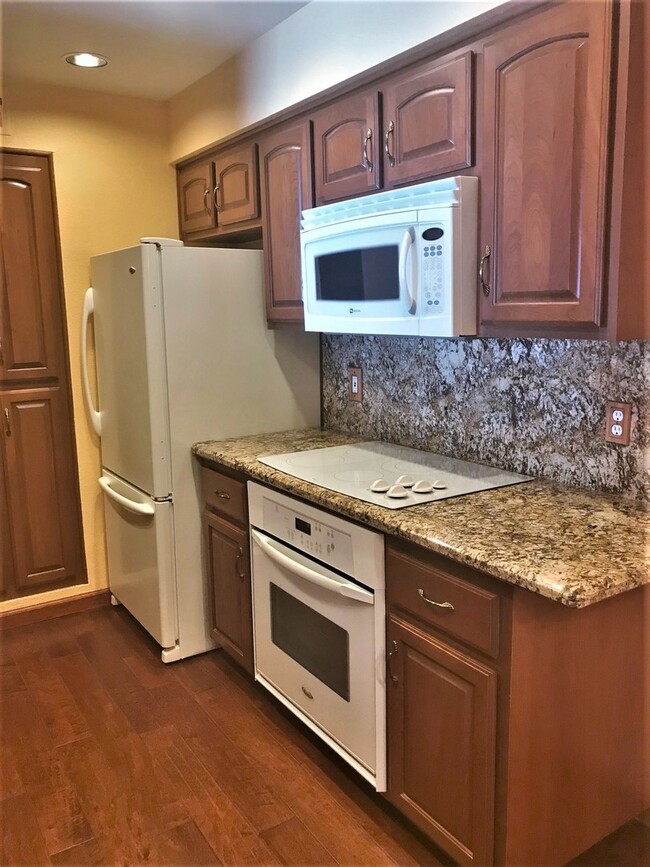 Building Photo - 1211 - Unit Apt J-2054