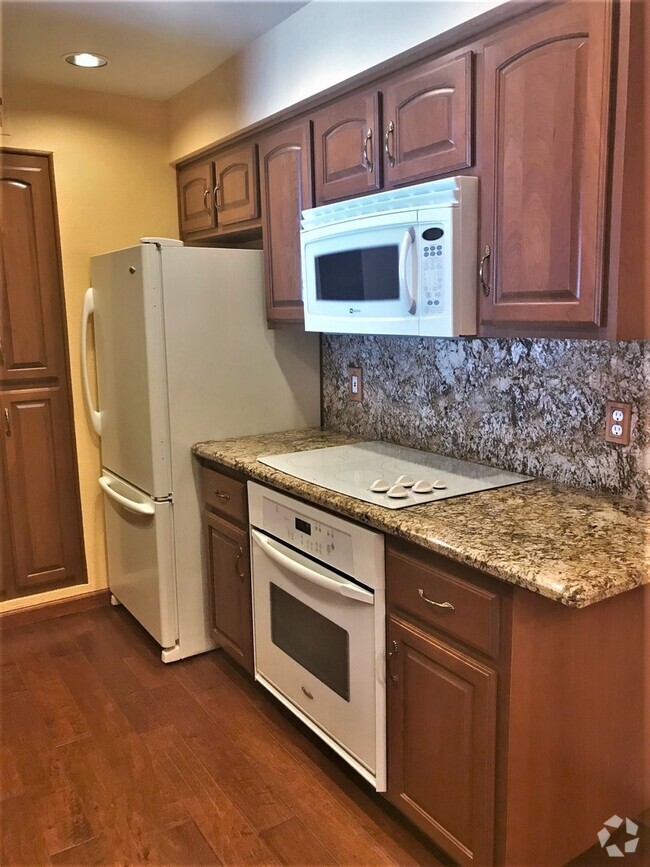 Building Photo - 1211 - Unit Apt J-2054