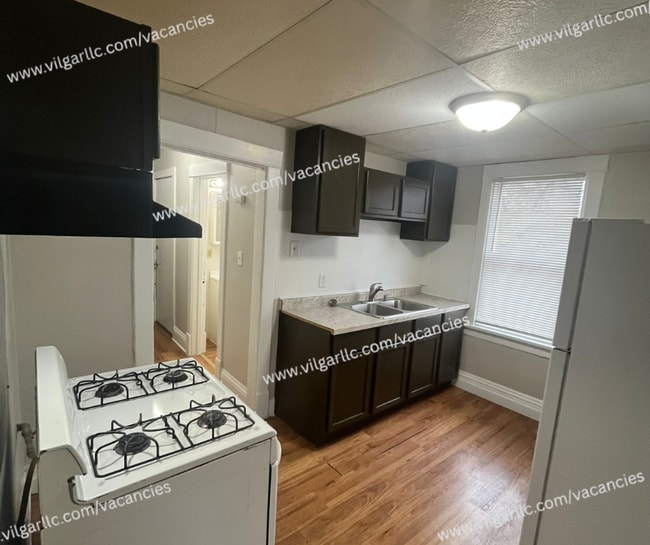 Building Photo - 778 Tyler St Unit 2nd floor