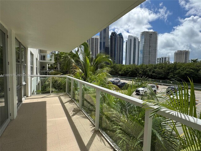 Photo - 230 174th St Unidad M01