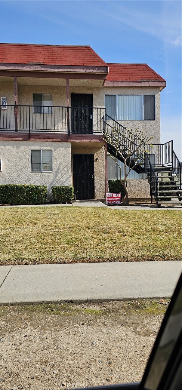 Building Photo - 4211 Mountain Dr Unit 2