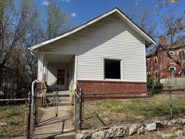 Building Photo - 1709 Francis St Rental