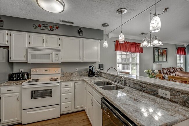 Photo - Furnished 2 Bedroom, 2 Bath Condo in River...