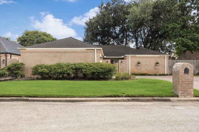 Building Photo - 15703 Whitewater Ln Rental