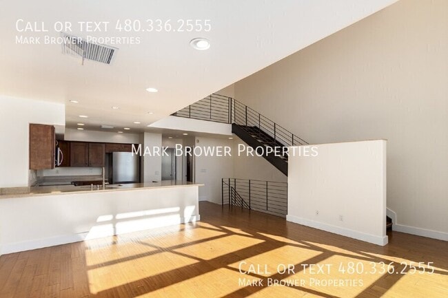 Photo - 1300 W 5th St