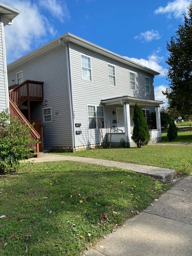 Photo - 705 M St Unit 1