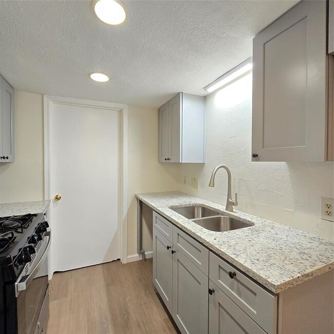 Photo - 1305 Dobie Dr