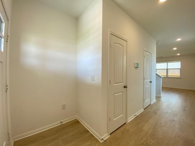 Building Photo - 412 Brody Ln Rental