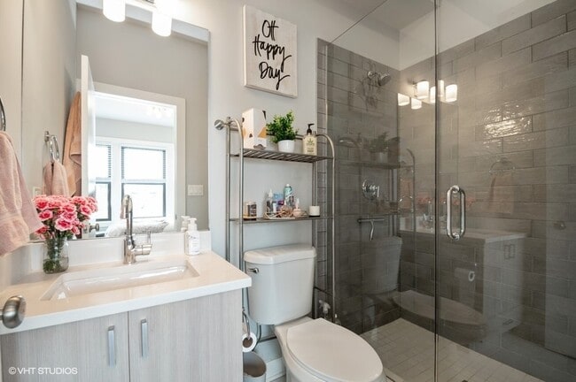 Photo - 3550 N Racine Ave Unidad 3