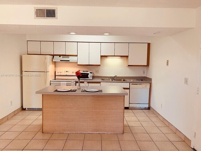 Photo - 4055 W McNab Rd Unidad H104 Rental