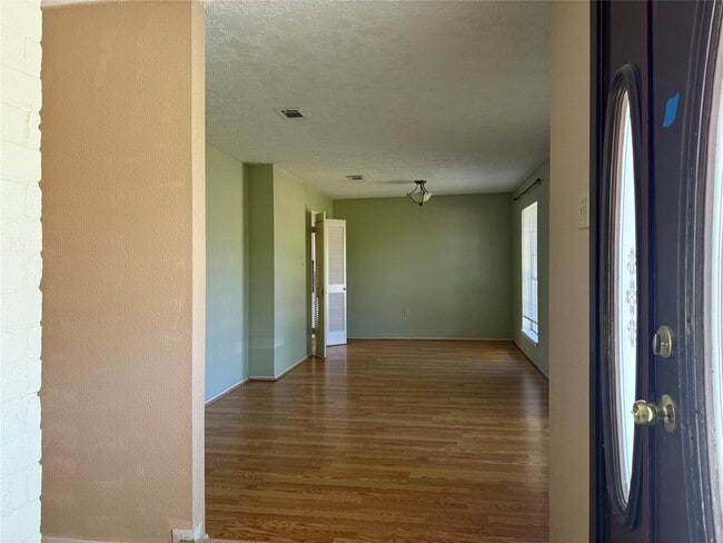 Photo - 514 W Castle Harbour Dr