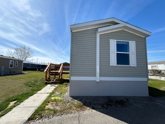 Photo - 18 Skeena St