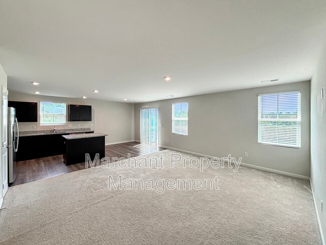 Photo - 609 Glamis Ct
