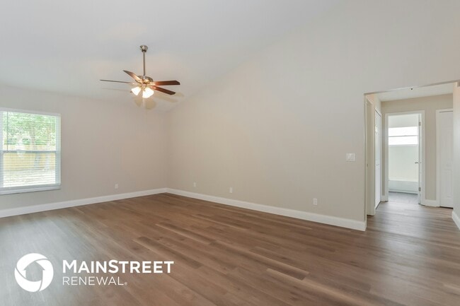 Photo - 304 Sir Lawrence Dr