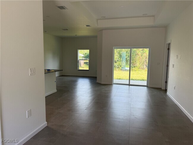 Photo - 443 Lampion Ave S