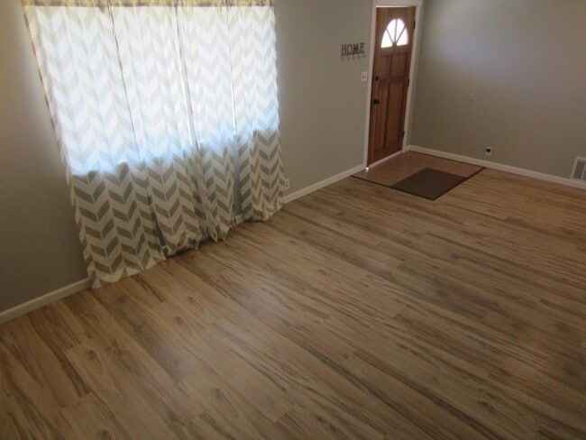 Photo - 2020 Salt Dr