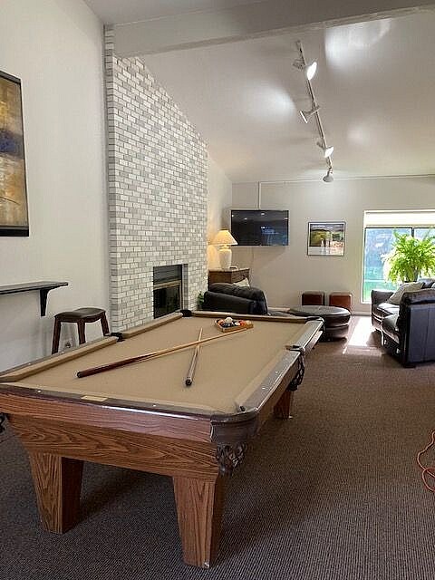 Experience the perfect blend of relaxation and entertainment in this inviting lounge space. - PINETREE Apts