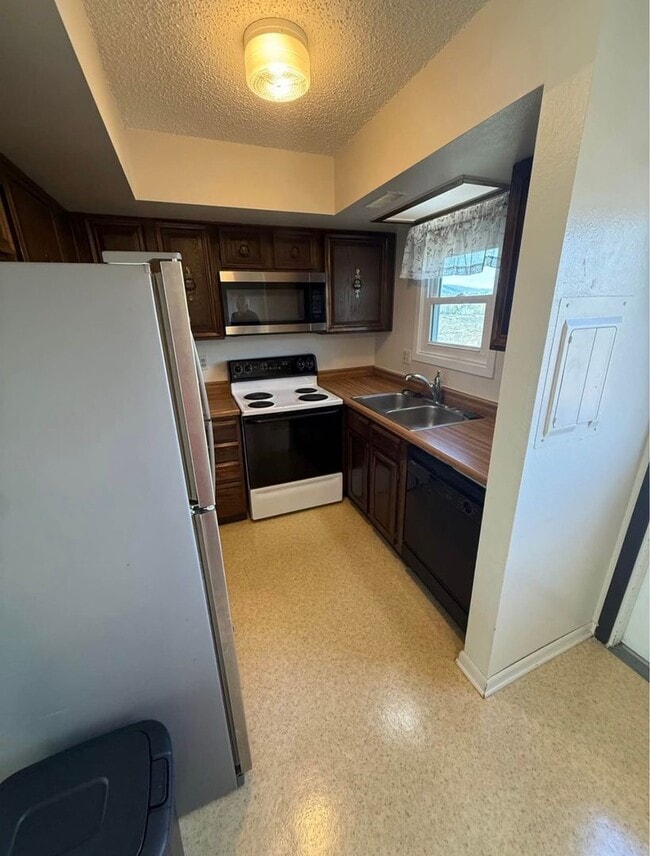Photo - Spacious 5 Bedroom Home in South Fort Collins with Beautiful Views!