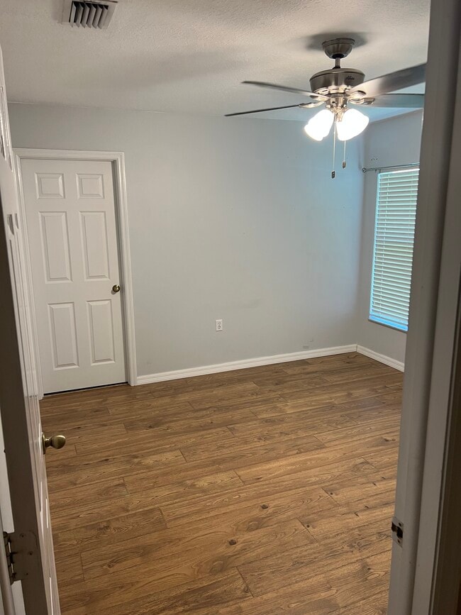 Photo - 1617 Broken Branch Dr