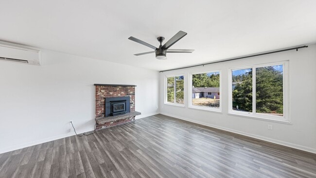 Photo - 3 Bed 2 Bath - A/C - Large Backyard - Dog Friendly - NAS Whidbey