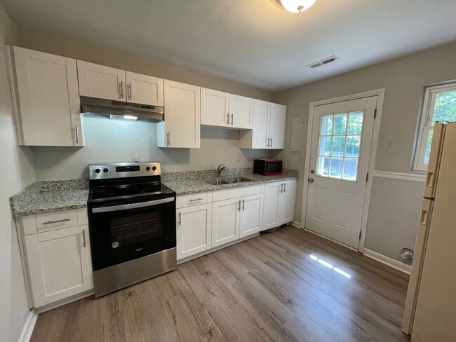 Photo - AVAILABLE NOW! 2 BEDROOM DUPLEX IN VIRGINIA BEACH. CONVENIENT TO BEACHES