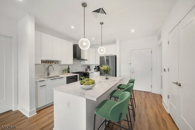 Photo - 52 Taylor Pl Unit 522