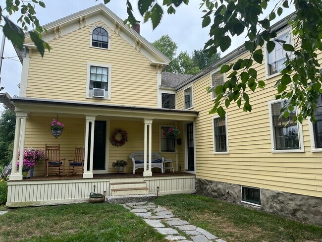 Building Photo - 249 Forest St Unit A
