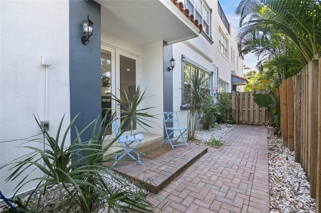 Photo - 732 NE 15th Ave