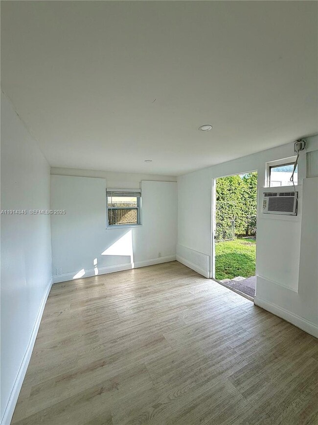 Photo - 224 SW 10th St Unit 1