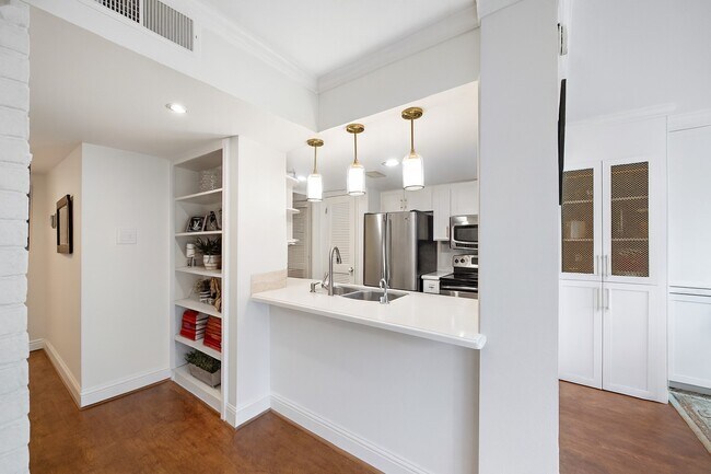 Photo - 8944 Chatsworth Dr