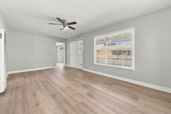 294-294 E 18th St Unidad 294 E 18th Street