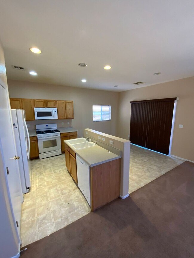Close to NELLIS AIR FORCE BASE Rental House Rental in North Las Vegas