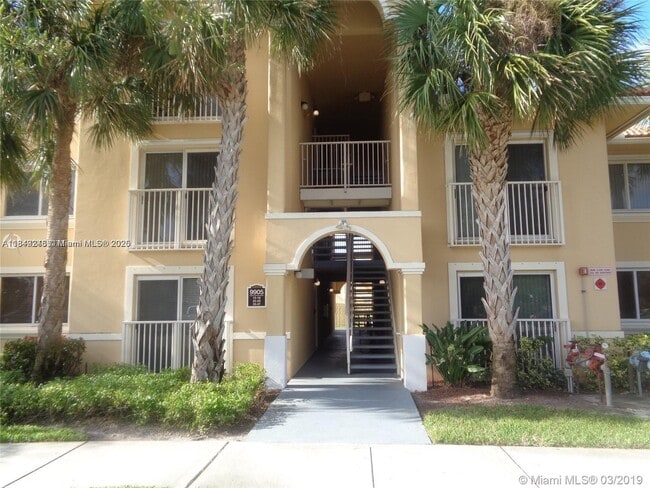 Building Photo - 9905 Westwood Dr Unit 28 Rental