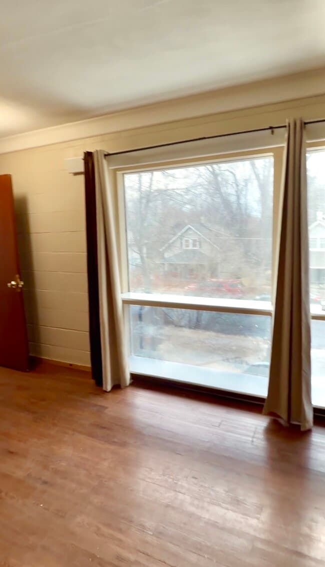 Photo - 9311 E 9th St S