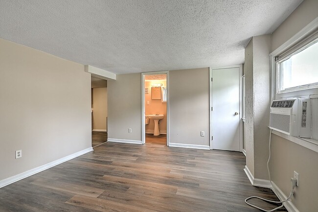 Photo - 305 Moorland Dr Unidad # 1