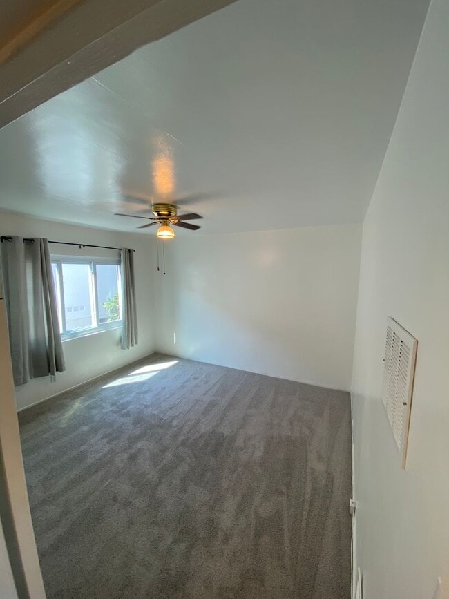 Building Photo - 1 Bedroom 1 Bath Apartment in Los Feliz! Unit 5