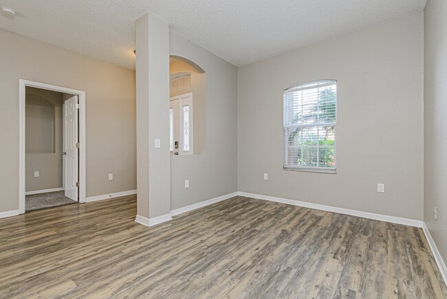 Photo - 204 Abbotsbury Dr