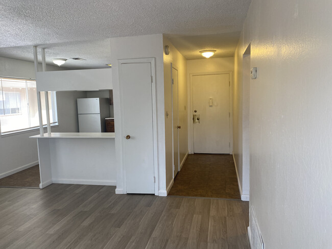 Photo - 910 F St Apartment