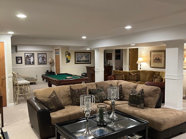 Photo - 241 W 31st St