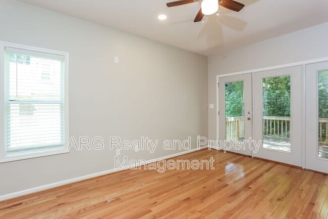 Photo - 840 Smith St SW