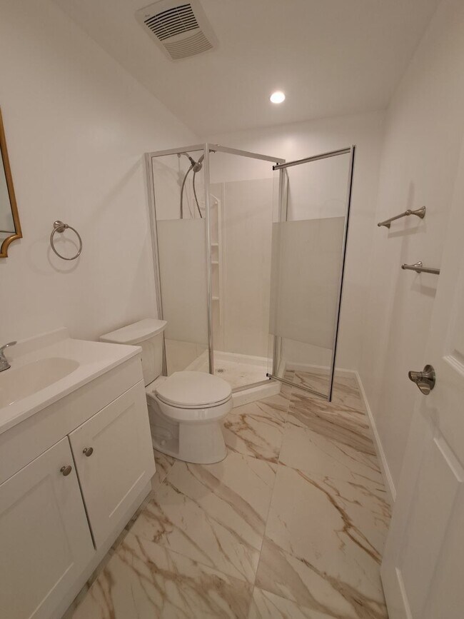 Photo - 19841 Kittridge St