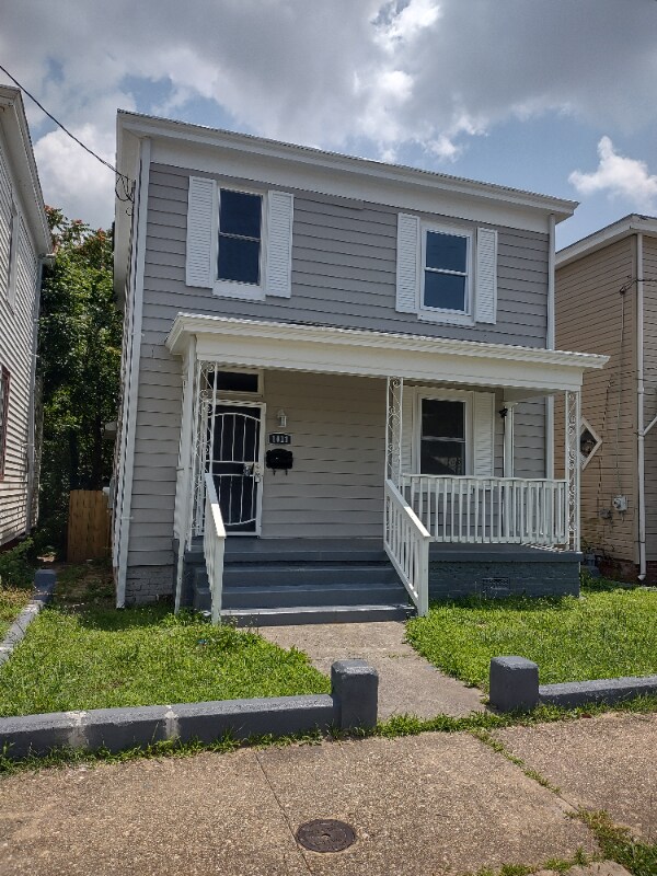Photo - 1011 Melville St House