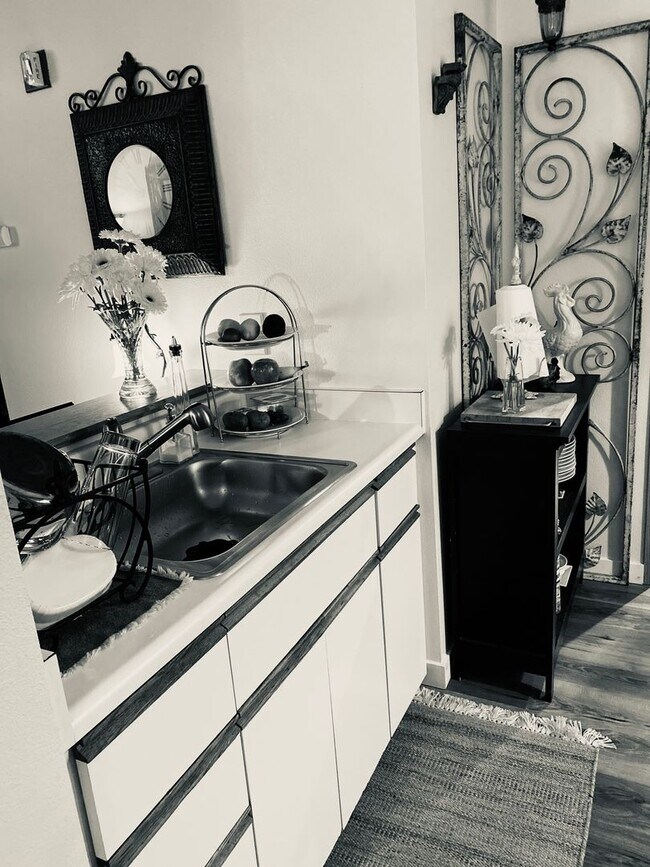 Divine Suites at Downtown Renton