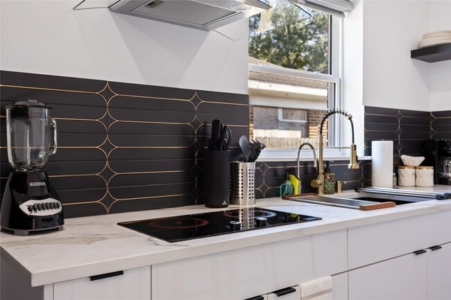 Photo - 4208 Clay St