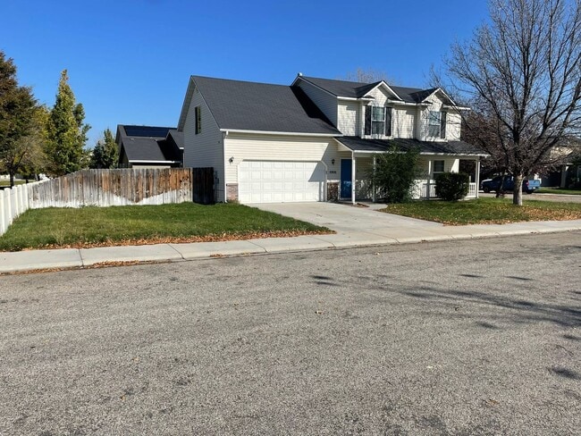 Building Photo - Ready Now / 4 Bed PLUS Large BONUS ROOM and 2.5 BA great spacious home!