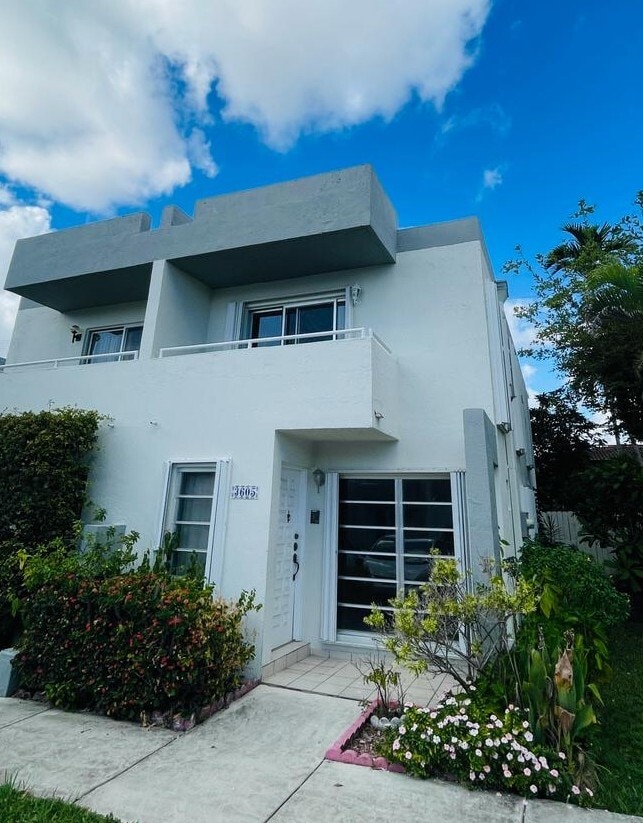 Building Photo - 3605 SW 17th St Rental