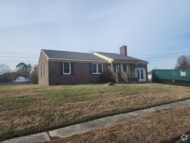 Building Photo - Completely remodeled 4bd 2 bth Chesapeake Rental